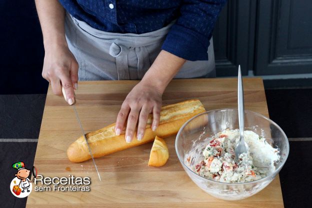 Preparação da baguete recheada