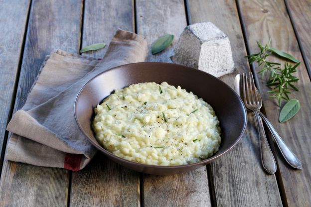 Risotto com queijo de cabra e ervas