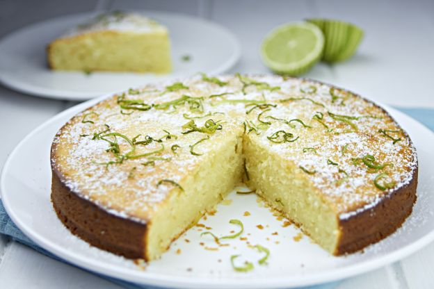 Torta alta e cremosa de limão