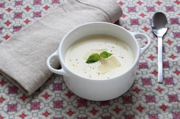 Sopa de queijo cremoso com Grana Padano