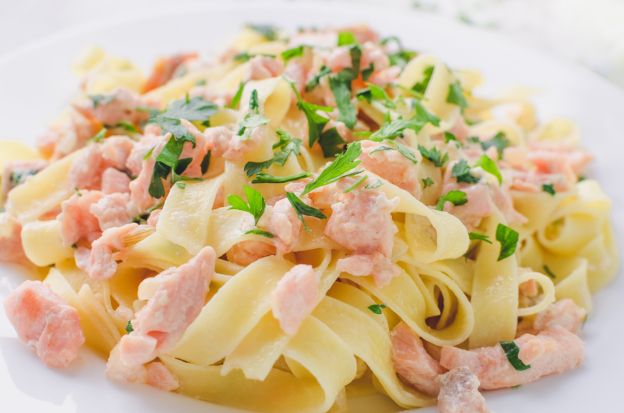 Linguine com salmão defumado