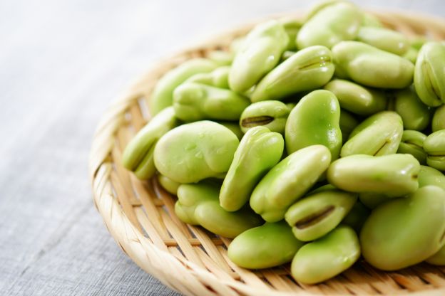 8. Favas