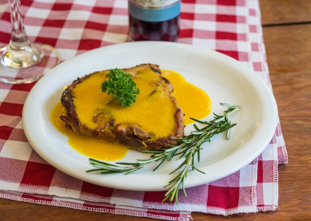 Entrecôte de carne com coulis de melão