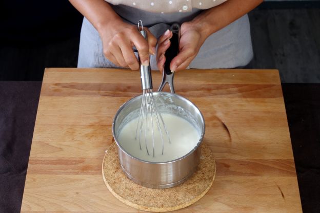 preparação do molho béchamel