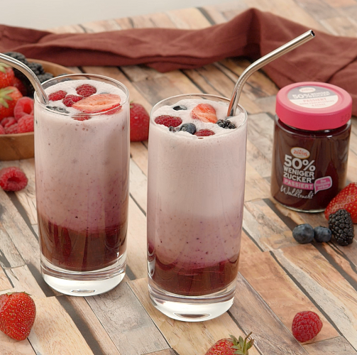 Smoothie de leitelho com frutas silvestres