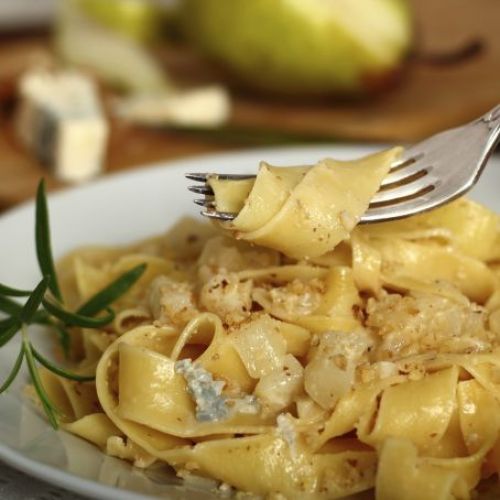 Pappardelle  com Gorgonzola, pera e nozes