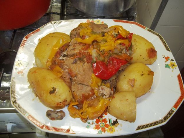 Carne de porco com batatas à moda alemã