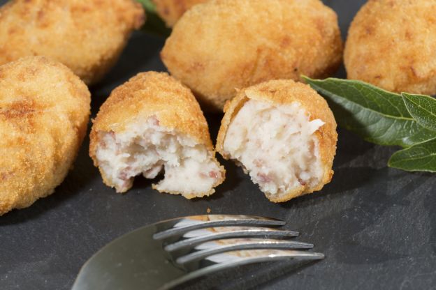 Croquete de batata e salame