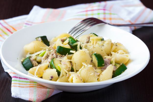 Salada de macarrão com abobrinha