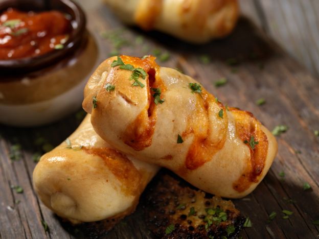 Cannoli de Wurstel e queijo