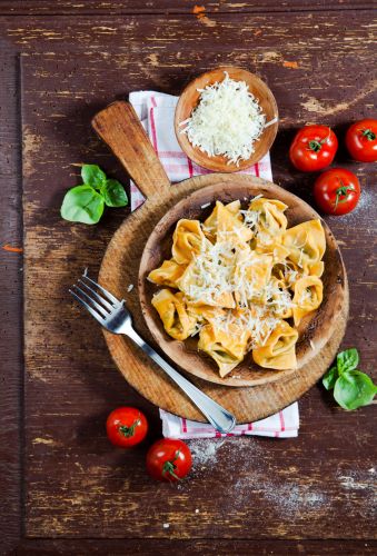 Tortellini com ricota e espinafre