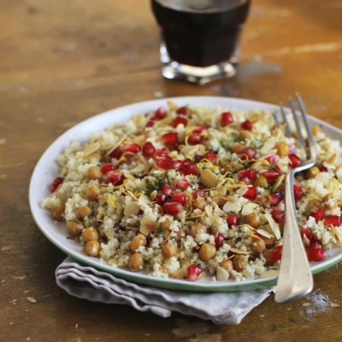 Salada de sêmola e grão de bico