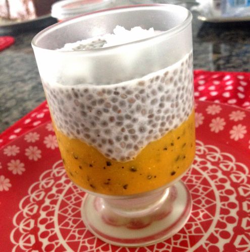 Pudim de Chia com Creme de Maracujá e Manga