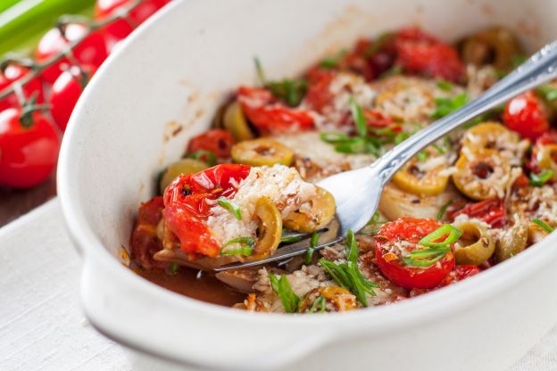 Filés de peixe com azeitonas e tomate cereja no forno