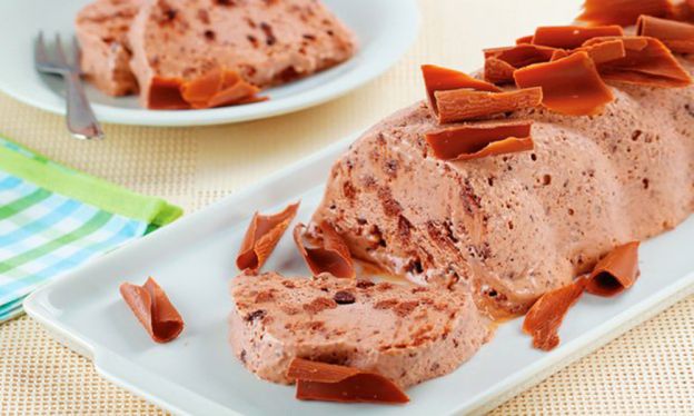 Sorvete-mousse de chocolate cremoso