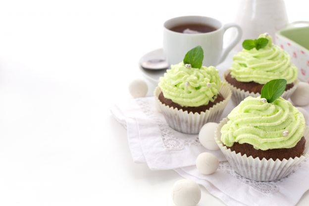 Cupcakes de chocolate e glace de menta