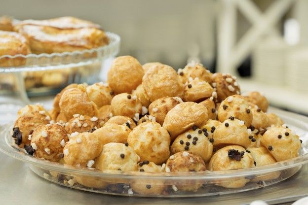 Chouquettes com pepitas de chocolate