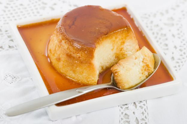 Flan de iogurte com calda de caramelo