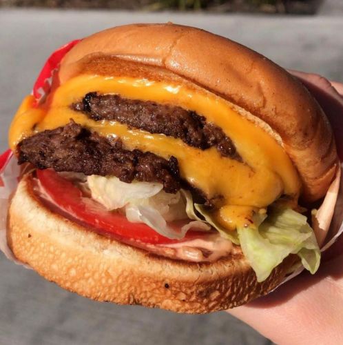 6. O hambúrguer de estilo animal do In-N-Out foi criado pelos clientes