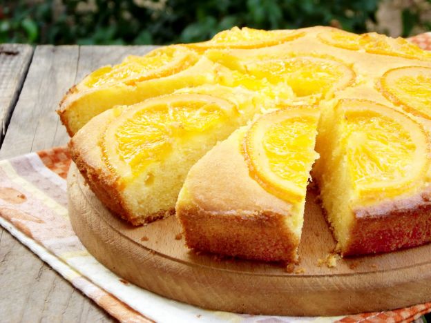 Bolo de polenta com laranja