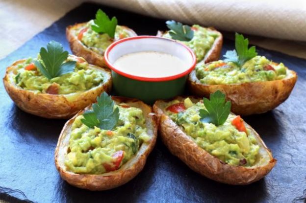 Batatas recheadas com guacamole