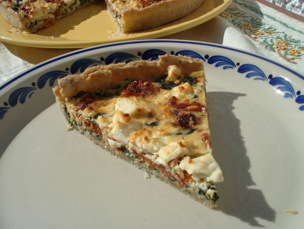 23- Quiche de espinafre, tomate seco e feta