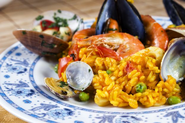 Paella com açafrão e frutos do mar