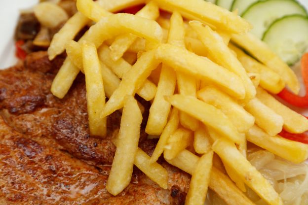 Bife de pernil com fritas