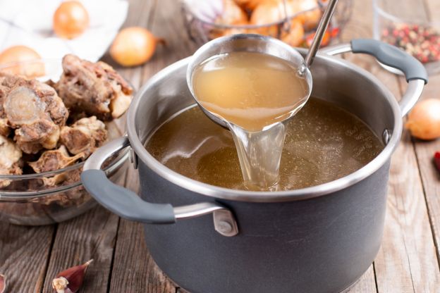 Caldos de carne, frango e legumes