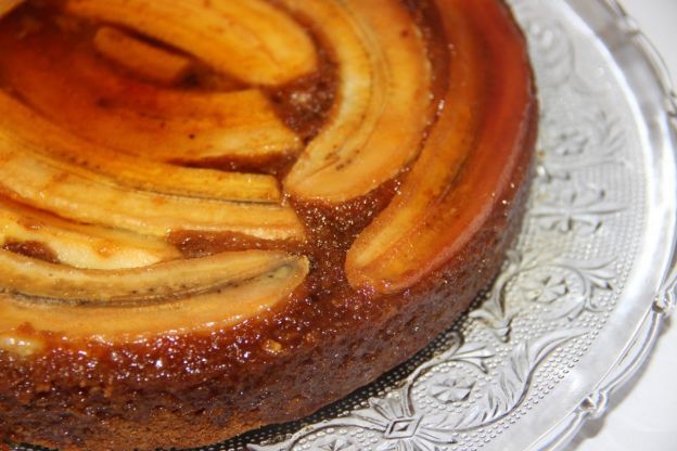 Bolo de banana caramelada