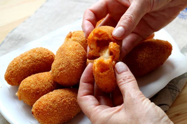 SUPPLÌ  (croquete de arroz com molho de tomate)