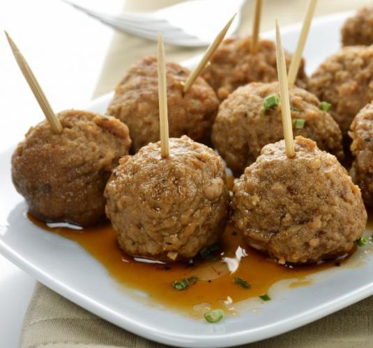 Bolinhos de carne com queijo ralado