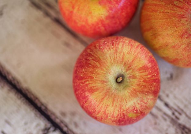 Caroços de algumas frutas e sementes de maçã