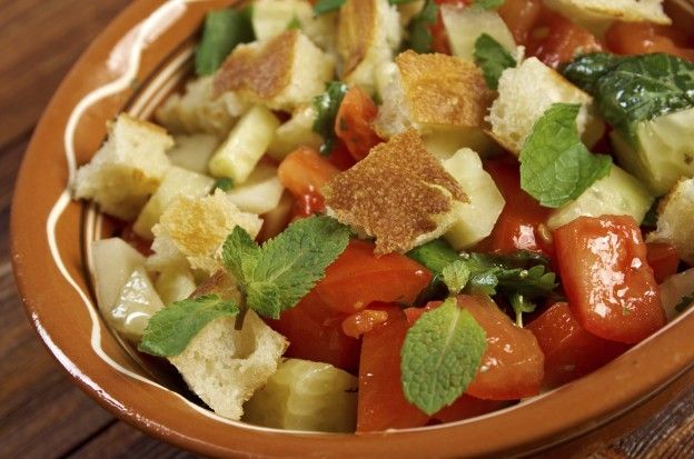 Salada de legumes crus: fattoush