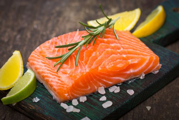 Peixe gordo como salmão e atum