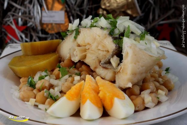 Bacalhau com grão de bico