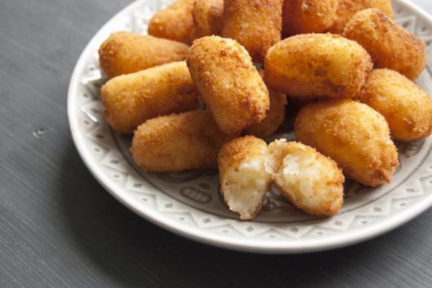 Croquetes de batata com ovos cozidos