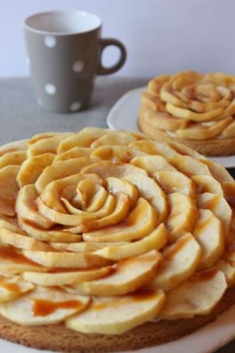 Torta fina de maçãs e caramelo