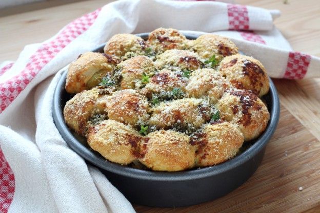 MonkeyBread com pesto e parmesão