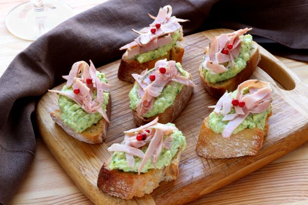 Crostinis de abobrinha e presunto