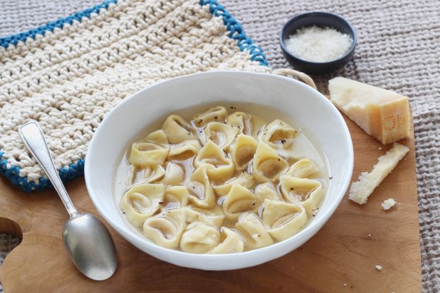 Tortellini de presunto em caldo picante