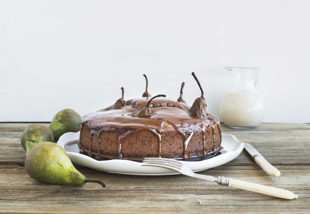 Bolo de chocolate e peras