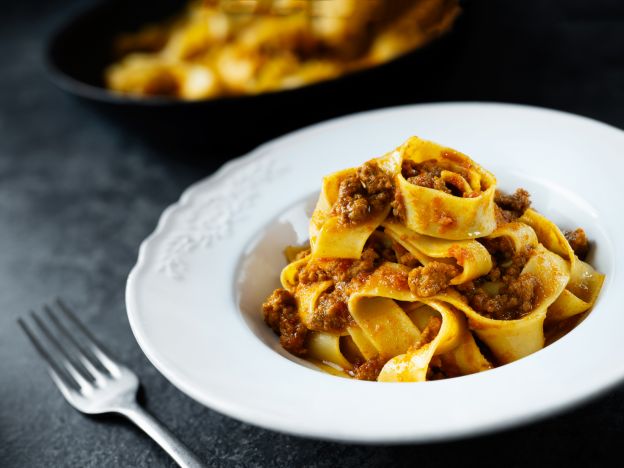 Pappardelle al cinghiale (Pappardelle com javali)