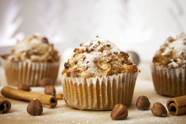 Os muffins de maçãs e avelãs