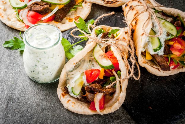 Gyros Pita com Tzatziki na Grécia