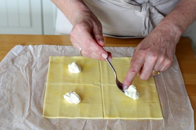 Colocar o queijo fresco