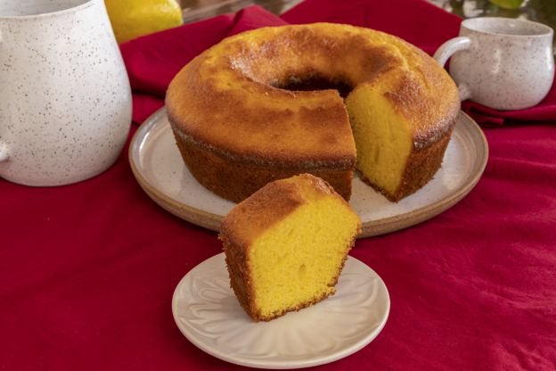 10. Bolo de fubá com queijo