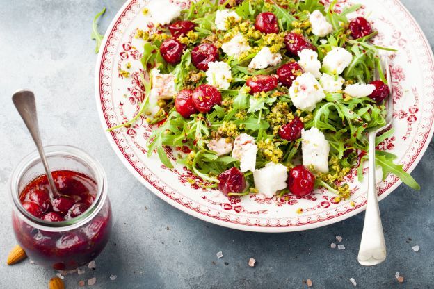 Salada com Cerejas e Queijo de Cabra