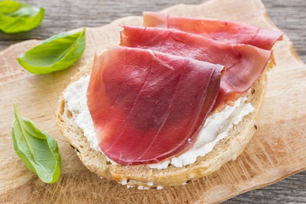 Torradas de queijo de cabra e Bresaola