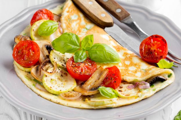 Omelete com cogumelos e fritas